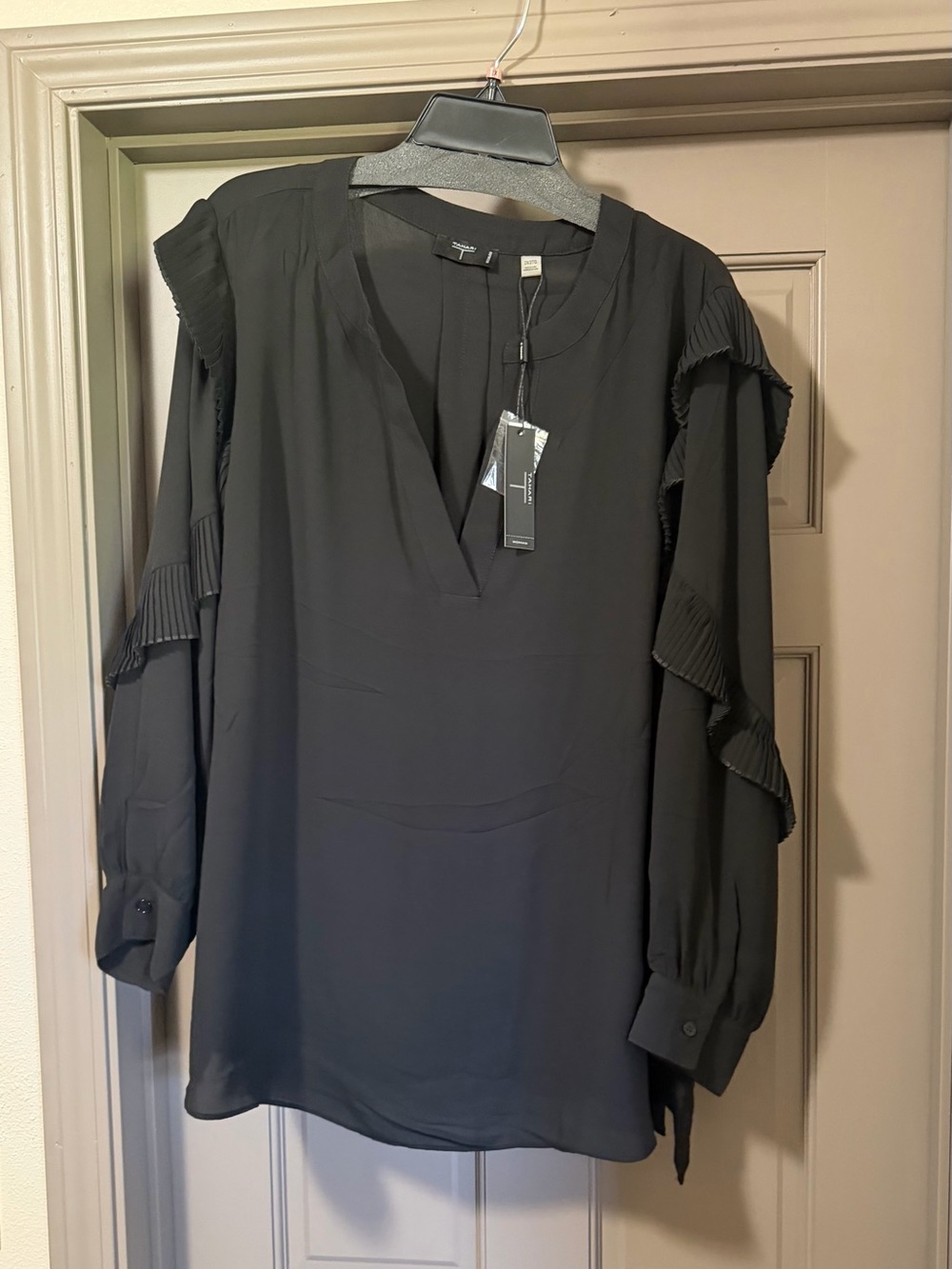 Tahari Black Ruffled Long-Sleeve Blouse 2x